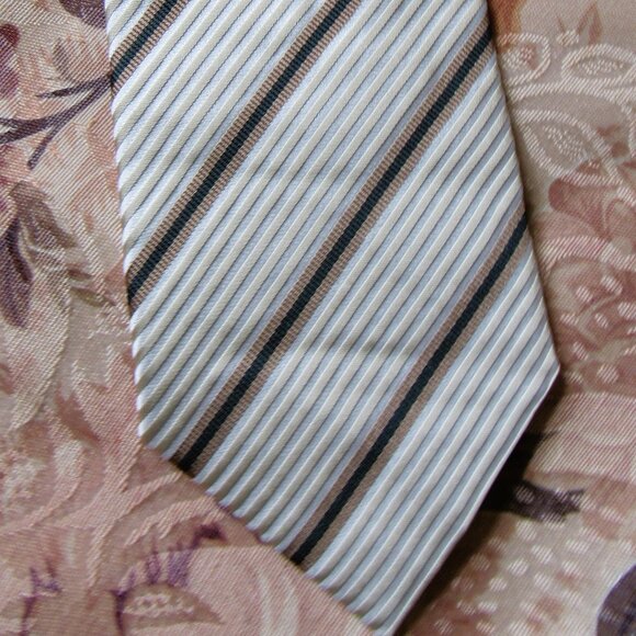 Burberry London 100% Silk Tie Necktie White /light gold, striped made in Italy - Picture 2 of 6